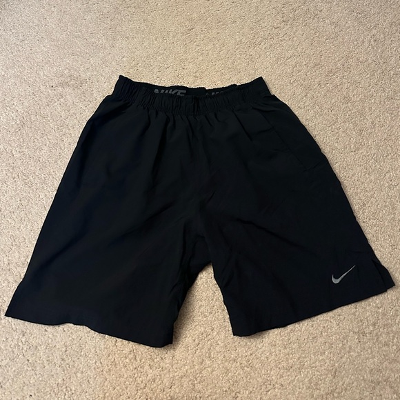 Nike Black Athletic Shorts - Picture 1 of 2